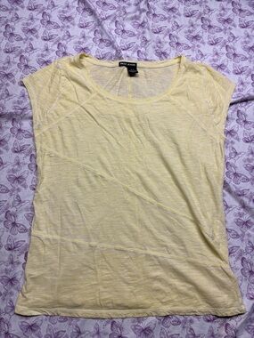 🍄Dkny Women's Pale Yellow Short Sleeve Tee